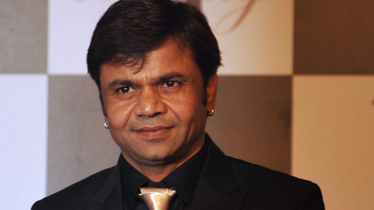 'अभी तक अपना फोन नहीं देखा', जेल से बाहर आते ही भावुक हुए राजपाल यादव