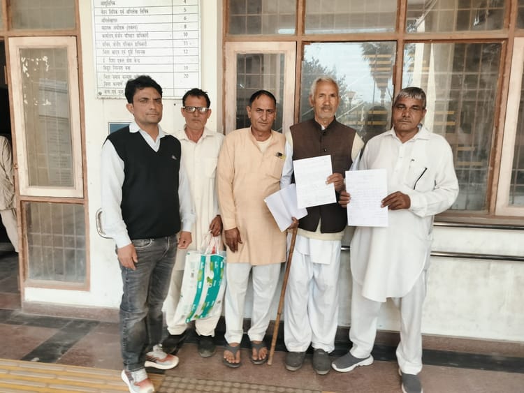 Rohtak News: सुनारिया कलां के जलघर की सफाई के लिए डीसी से मिले ग्रामीण