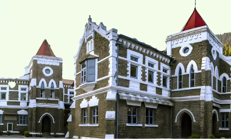 लिव-इन और छेड़छाड़ के आरोपों में घिरे महंत, हाईकोर्ट ने जताई गहरी चिंता