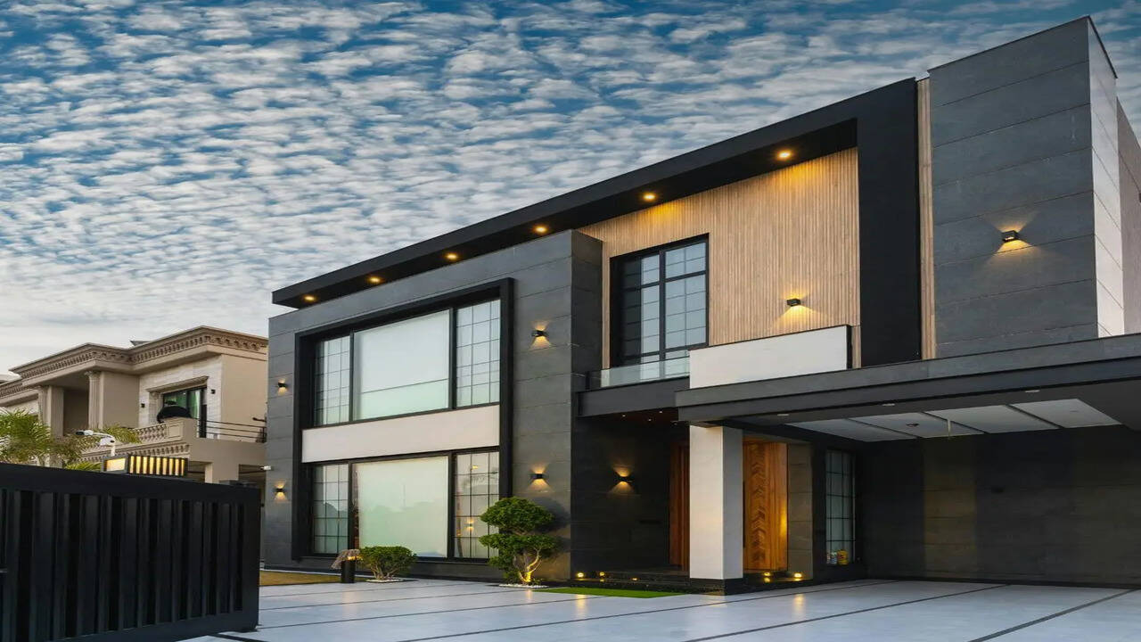 Property Buying Tips: घर खरीदने से पहले गांठ बांध लें ये 12 बातें; जरा सी चूक और जीवन भर की कमाई हो सकती है स्वाहा!