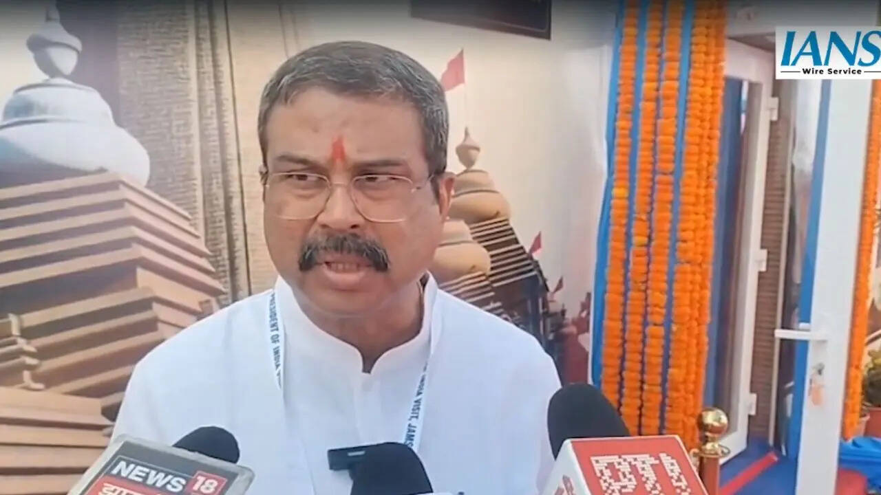 न्यायपालिका चैप्टर विवाद: सुप्रीम कोर्ट के संज्ञान के बोले शिक्षा मंत्री-'NCERT के जिम्मेदार लोगों पर होगी कार्रवाई' -Video