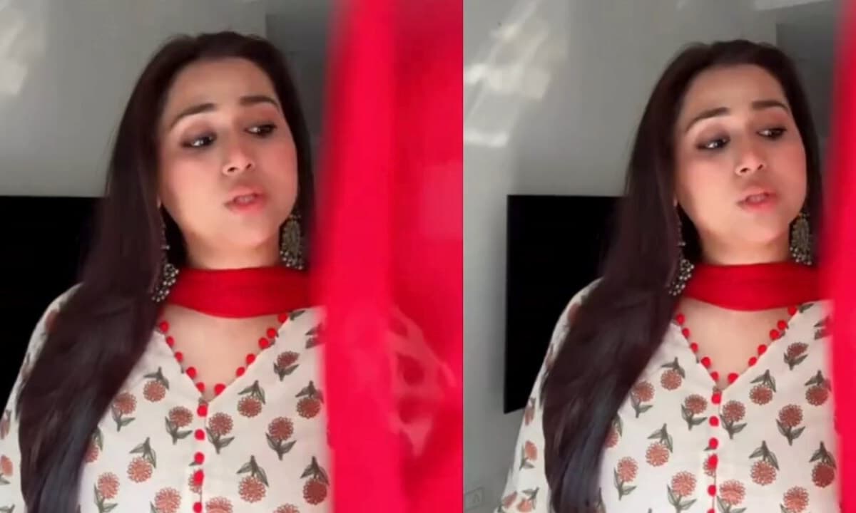 करीना कपूर की हमशक्ल ने रीक्रिएट किए देसी लुक्स, नजाकत दिखा जीता दिल