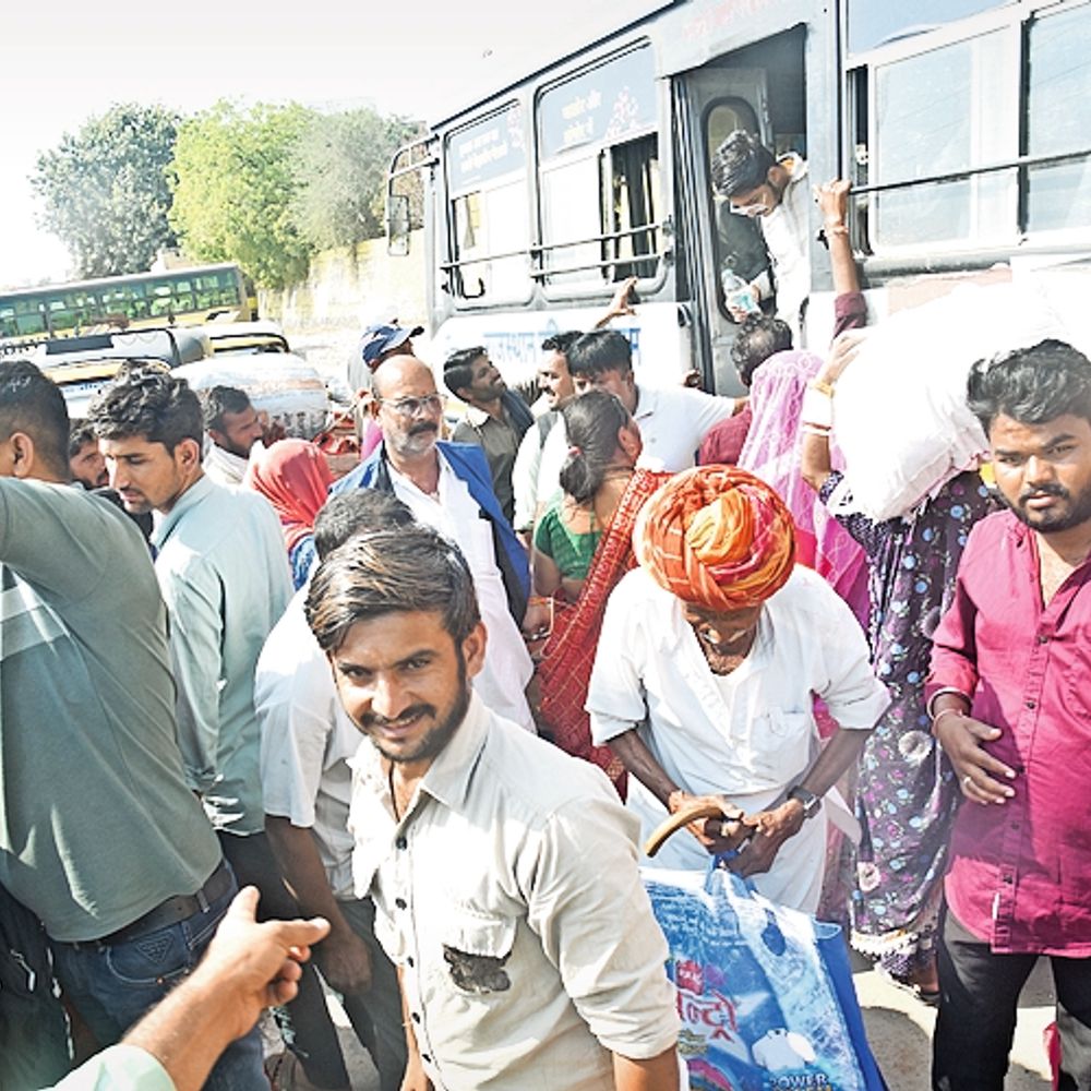 निजी बस ऑपरेटरों की हड़ताल, रोडवेज पर बढ़ा यात्री भार
