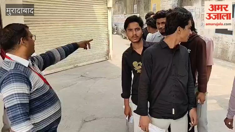 चित्रगुप्त इंटर कॉलेज में अर्थशास्त्र की परीक्षा