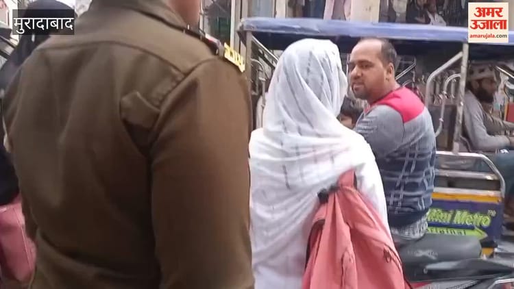 गोकुलदास हिंदू गर्ल्स महाविद्यालय की छात्राओं ने चलाया सड़क सुरक्षा अभियान