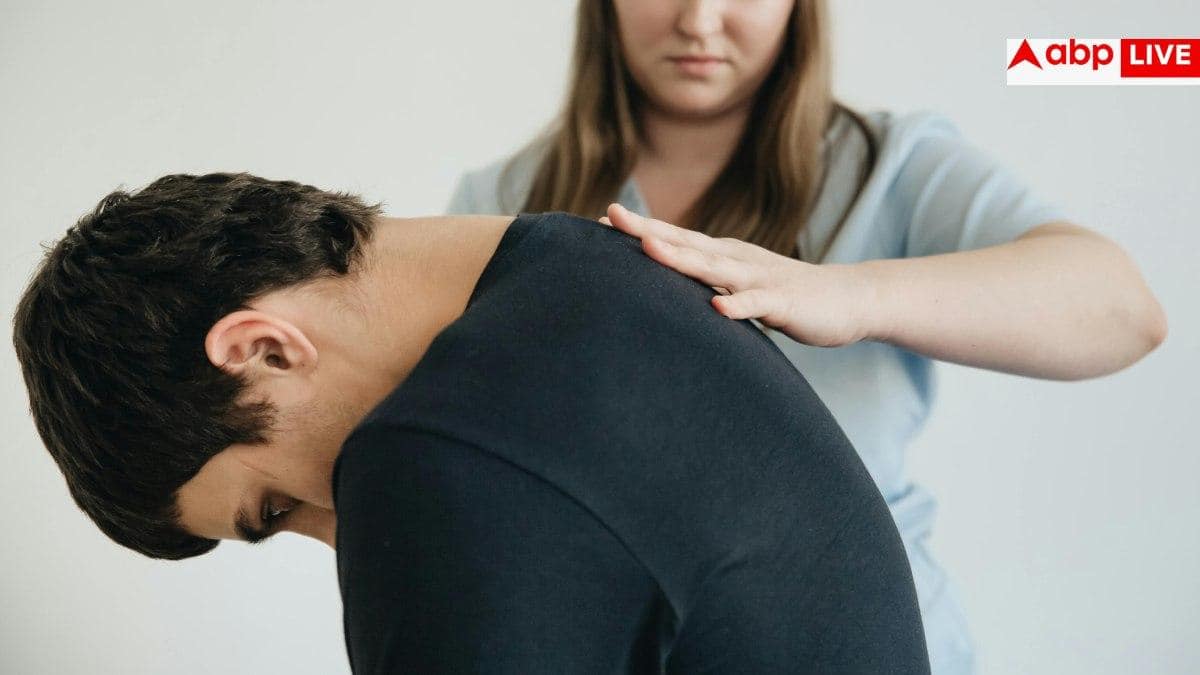 Poor Posture In Children: छोटी उम्र में बच्चों को हो रहा 'बुढ़ापे वाला दर्द', डॉक्टर ने बताई झुकी कमर और गर्दन दर्द की वजह