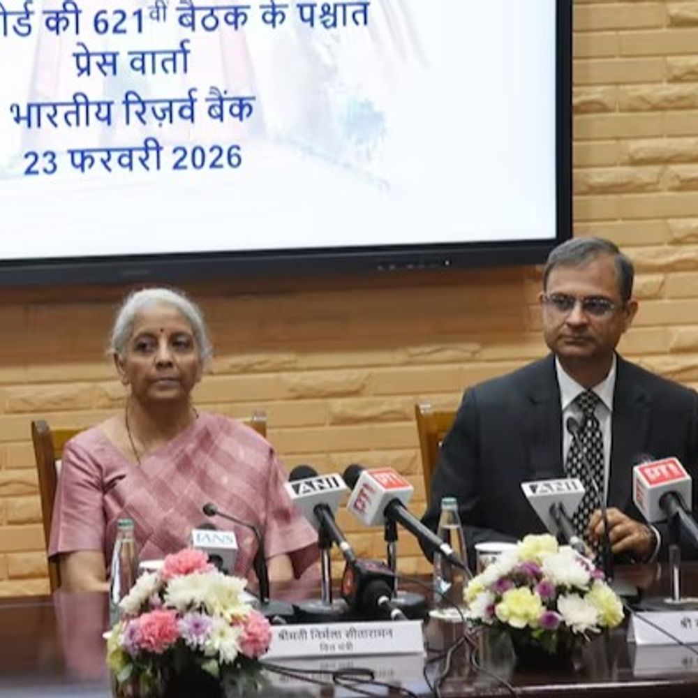 बैंकों की 'मिस-सेलिंग' पर निर्मला सीतारमण सख्त:कहा- बैंक इंश्योरेंस बेचना बंद करें और कोर बिजनेस पर ध्यान दें, RBI ला रहा नए नियम