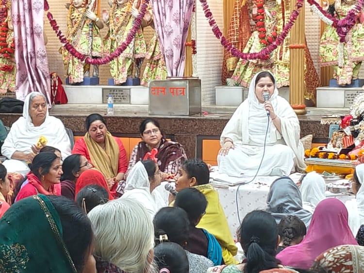 Jhajjar-Bahadurgarh News: प्रेम मंदिर में महिलाओं ने मनाया होली उत्सव