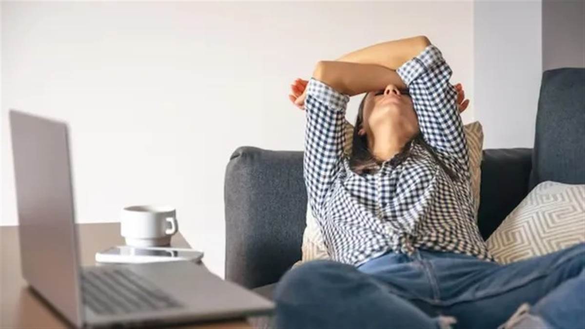 पूरी नींद लेने के बाद भी सुबह उठते ही रहती है थकान? हो सकता है इस 1 समस्या का संकेत