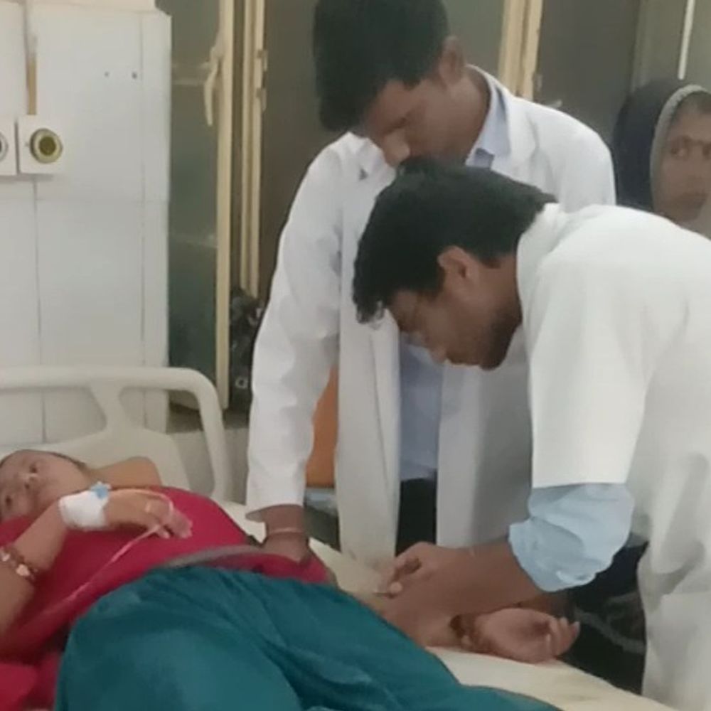 कार-ऑटो रिक्शा भिड़ंत में एक की मौत, 3 घायल:सिरोही के जावाल में हुआ हादसा, घायलों को ट्रॉमा सेंटर में कराया भर्ती