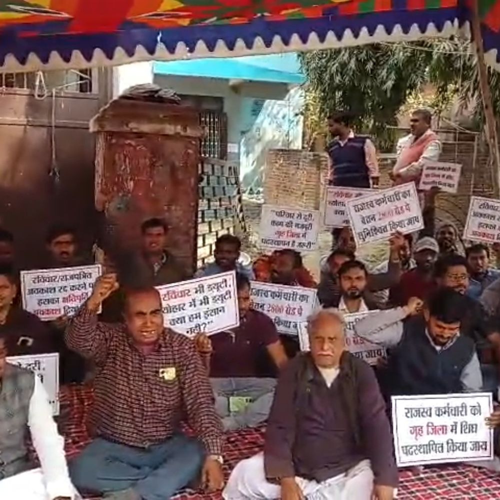 मधुबनी में रेवेन्यू एम्प्लाइज का आंदोलन तेज:बिहार राज्य भूमि सुधार कर्मचारी संघ ने कलक्ट्रेट पर किया प्रोटेस्ट