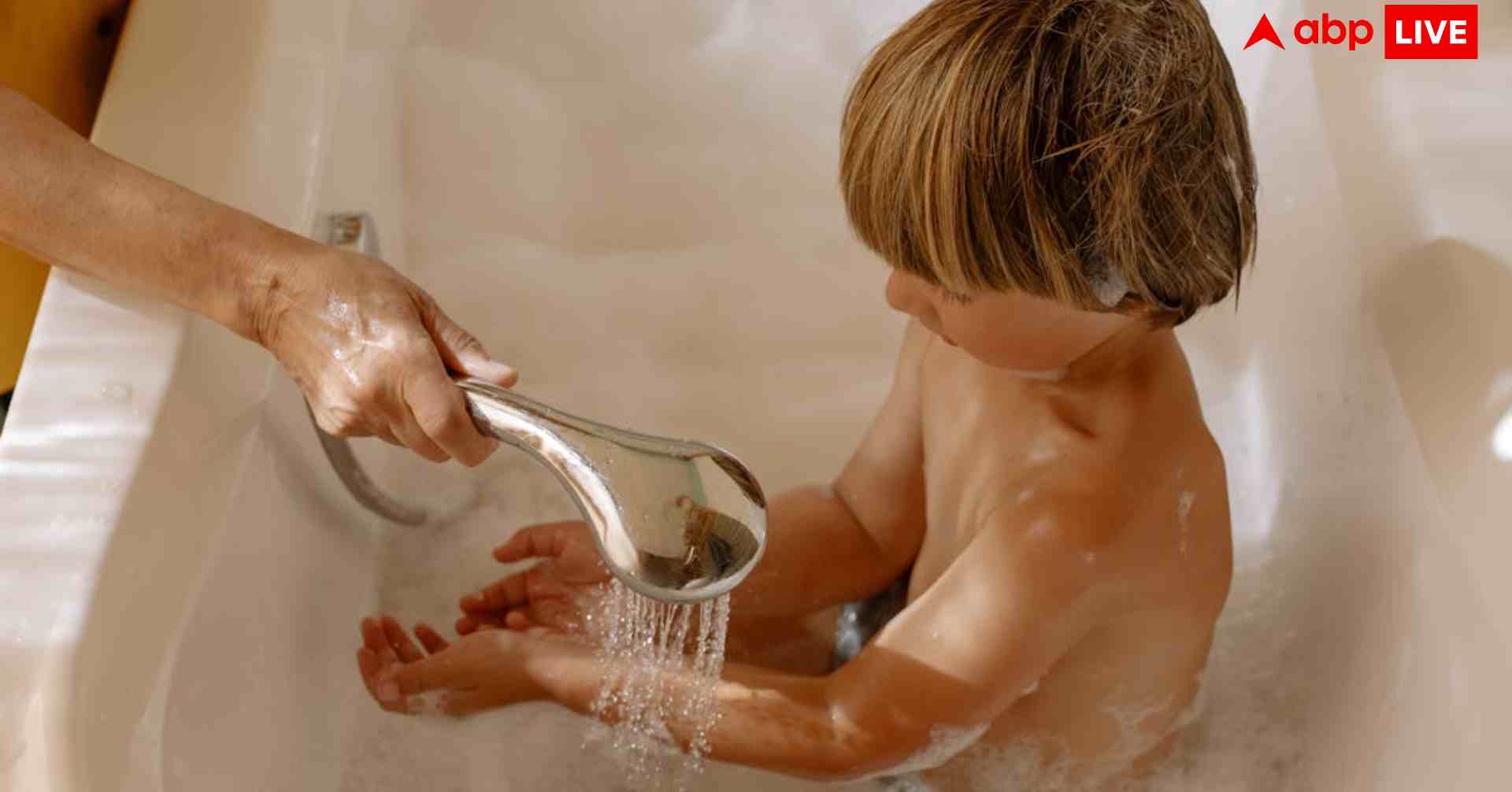 गर्म पानी से नहाने के क्या हैं नुकसान? जानकर आप भी रह जाएंगे हैरान