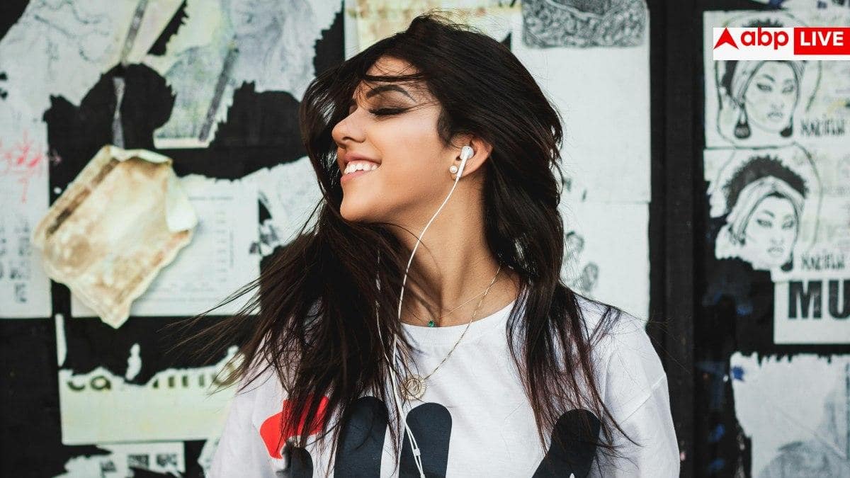 Earphone Side Effects: हेडफोन लगाते हैं तो हो जाइए सावधान, जरूरत से ज्यादा इस्तेमाल से हो सकती है ये बीमारी