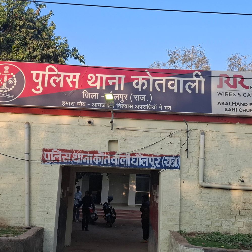 धौलपुर में 18 जिंदा कारतूस के साथ युवक गिरफ्तार:घंटाघर के पास गश्त के दौरान घेरकर दबोचा