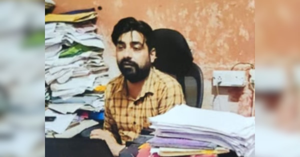 करोड़ों का खेल और चपरासी पर फोड़ा ठीकरा! पीलीभीत में गबन केस में ट्रेजरी ऑफिसर ने कबूली लापरवाही