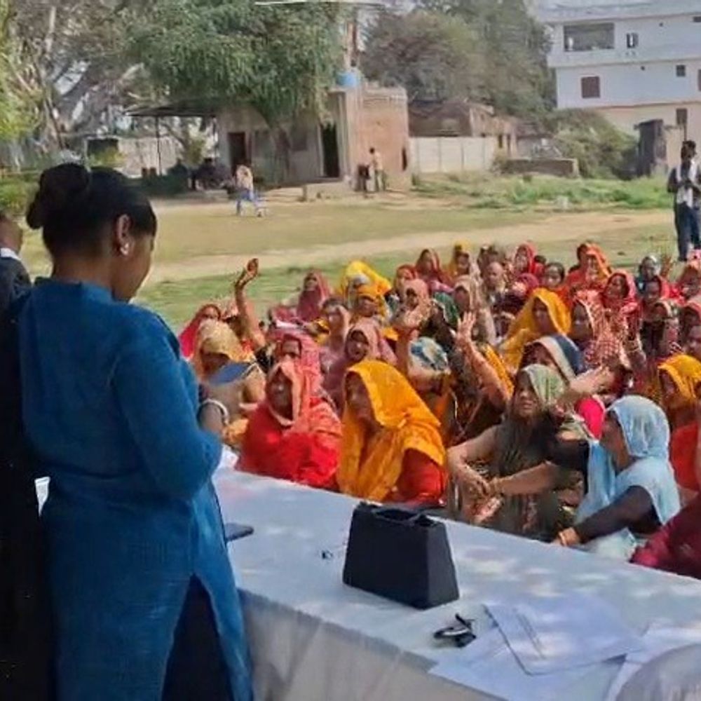 सामुदायिक शौचालय केयर टेकरों को 6 माह से वेतन नहीं:पक्का तालाब पर प्रदर्शन किया, बकाया मानदेय तुरंत जारी करने की मांग