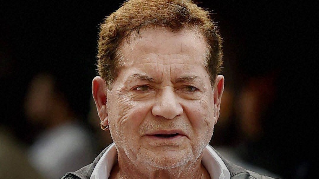 Salim Khan Health: वेंटिलेटर पर हैं, सर्जरी की खबर गलत