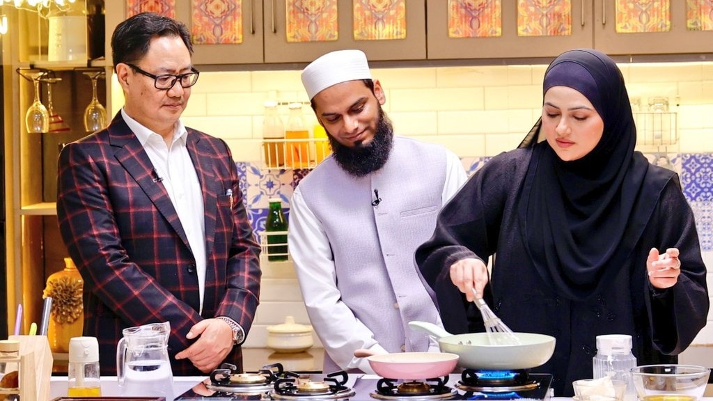 सना खान के शो पर पहुंचे किरेन रिजिजू, बोले- खुशी हुई...