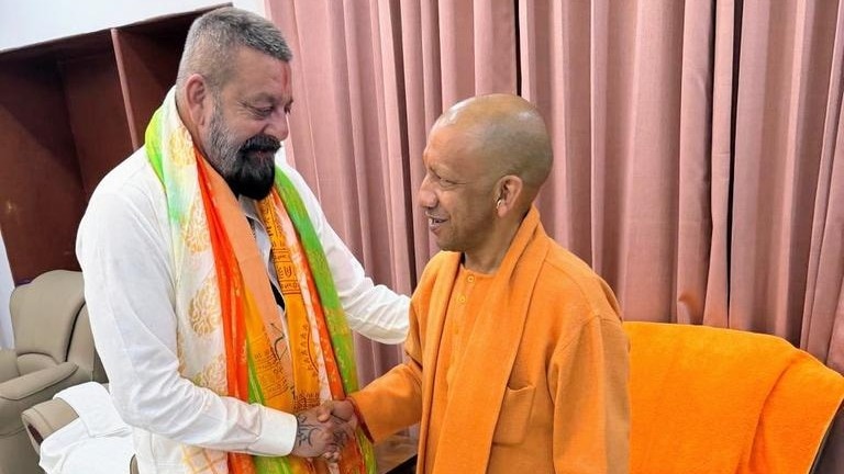 सीएम योगी से मिले संजय दत्त, शेयर की फोटो, बोले- सौभाग्य है कि...