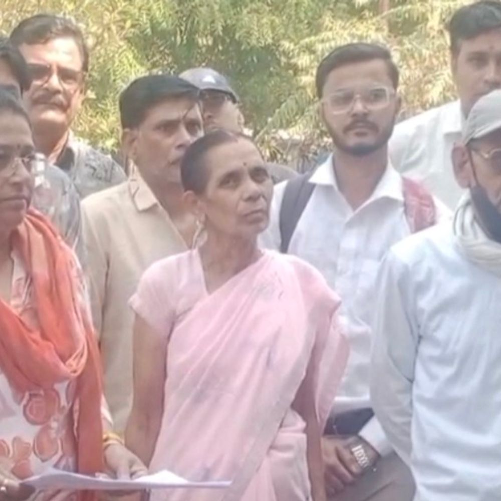 न्यू अक्षरधाम कॉलोनी में 3 दिन से पानी बंद:रहवासियों ने सिटी मजिस्ट्रेट से की कॉलोनाइजर की शिकायत, निगम बोला-अभी टैक्स तय नहीं