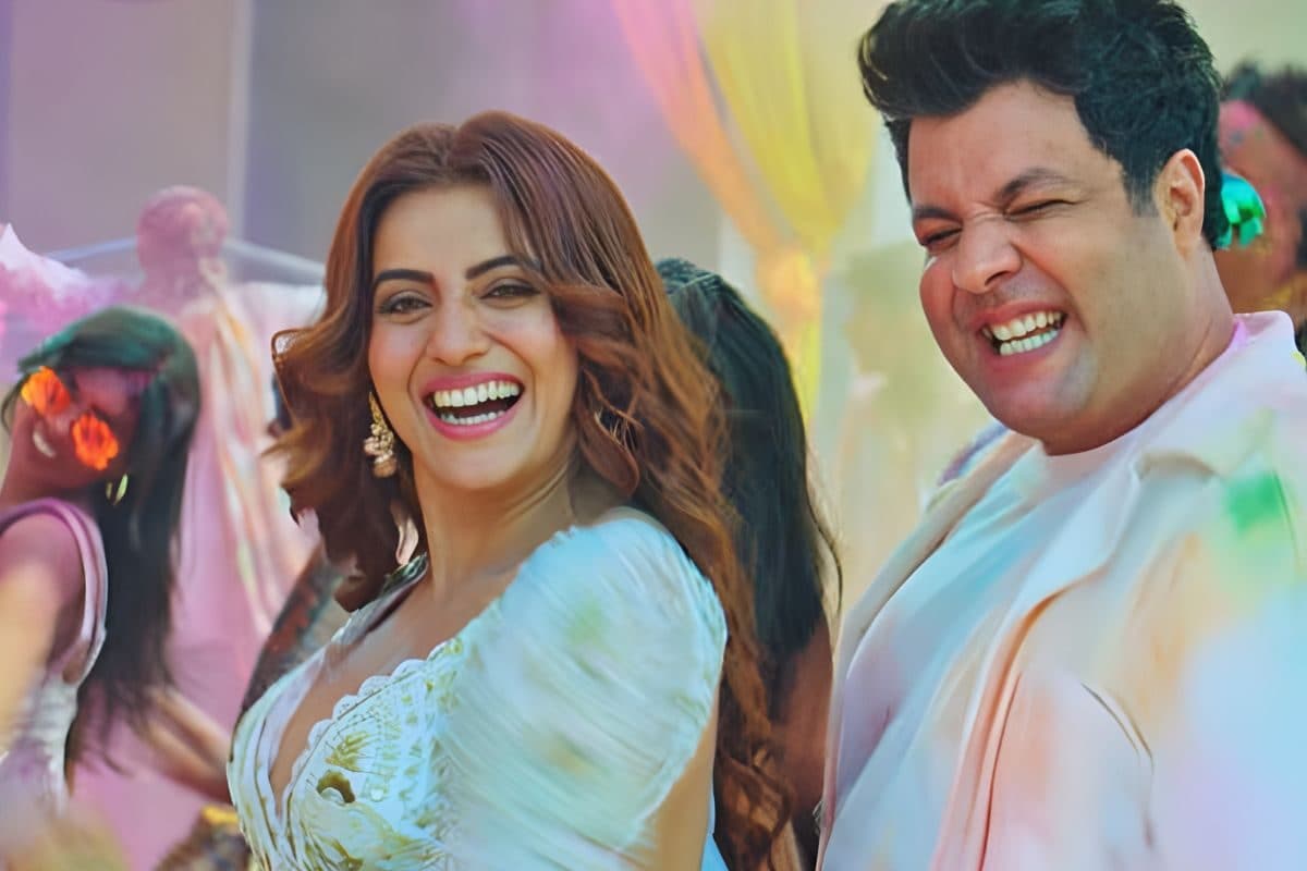 'होली पे चले गोली' अक्षरा सिंह का नए गाने पर मदमस्त डांस, वरुण शर्मा संग भोजपुरी क्वीन की मस्ती ने बांधा समां