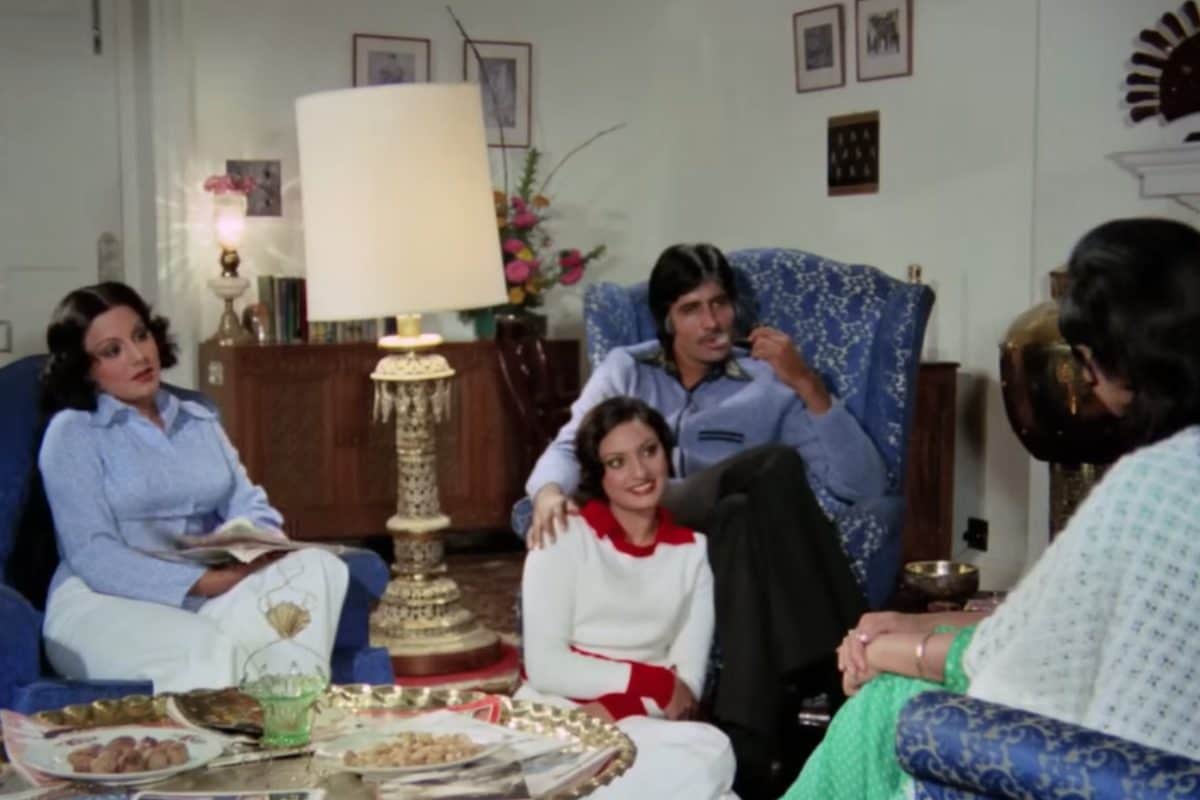 सोफे बैठ कर गाती हैं वहीदा रहमान, सिगार पीते दिखे अमिताभ बच्चन, बेटियों के लिए बना 3.16 मिनट का हिट गाना