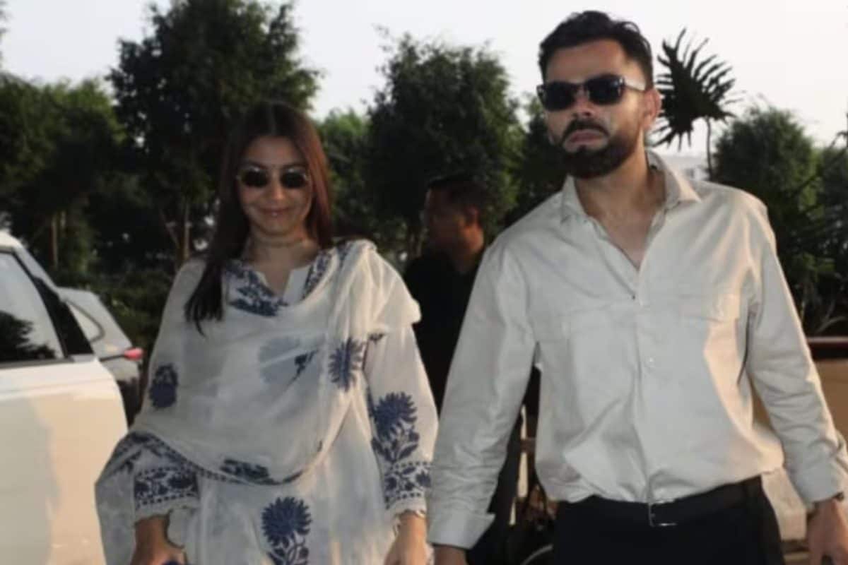 अनुष्का शर्मा-विराट कोहली हुए स्पॉट, सिंपल और कंफर्टेबल रखा एयरपोर्ट लुक, दिए पैपराजी को पोज, वीडियो वायरल
