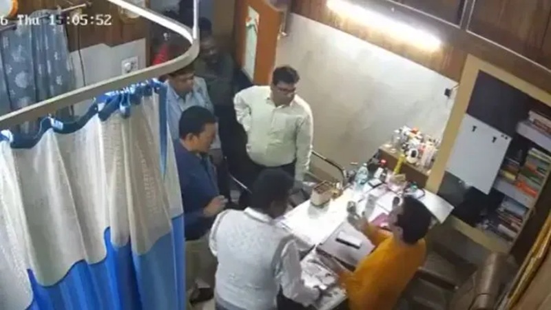 अररिया में ADM ने निरीक्षण के दौरान डॉक्टर को जड़ा थप्पड़, Video आया सामने: भड़के डॉक्टरों ने कर दी हड़ताल, परेशान हो रहे मरीज