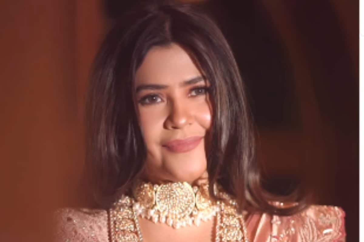 'कुछ प्रेम कहानियां कभी खत्म नहीं होतीं' वैलेंटाइन डे पर एकता कपूर ने फैंस को दिया तोहफा, 'हीर रांझा' का किया ऐलान