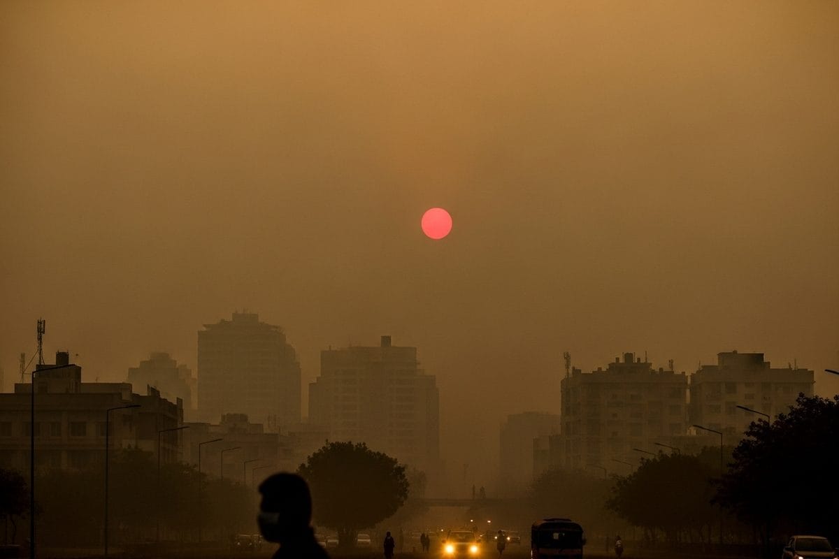 गाजियाबाद की हवा हुई 'जहरीली', देश के टॉप-5 प्रदूषित शहरों में शामिल, जानें कब मिलेगी राहत