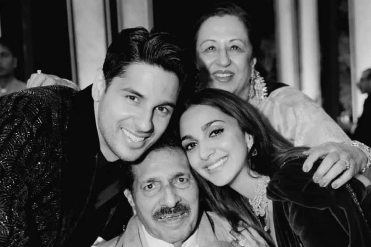 'हमारे दिल में आप हमेशा रहेंगे', ससुर के निधन पर कियारा आडवाणी का भावुक पोस्ट, शेयर की यादगार फैमिली फोटो