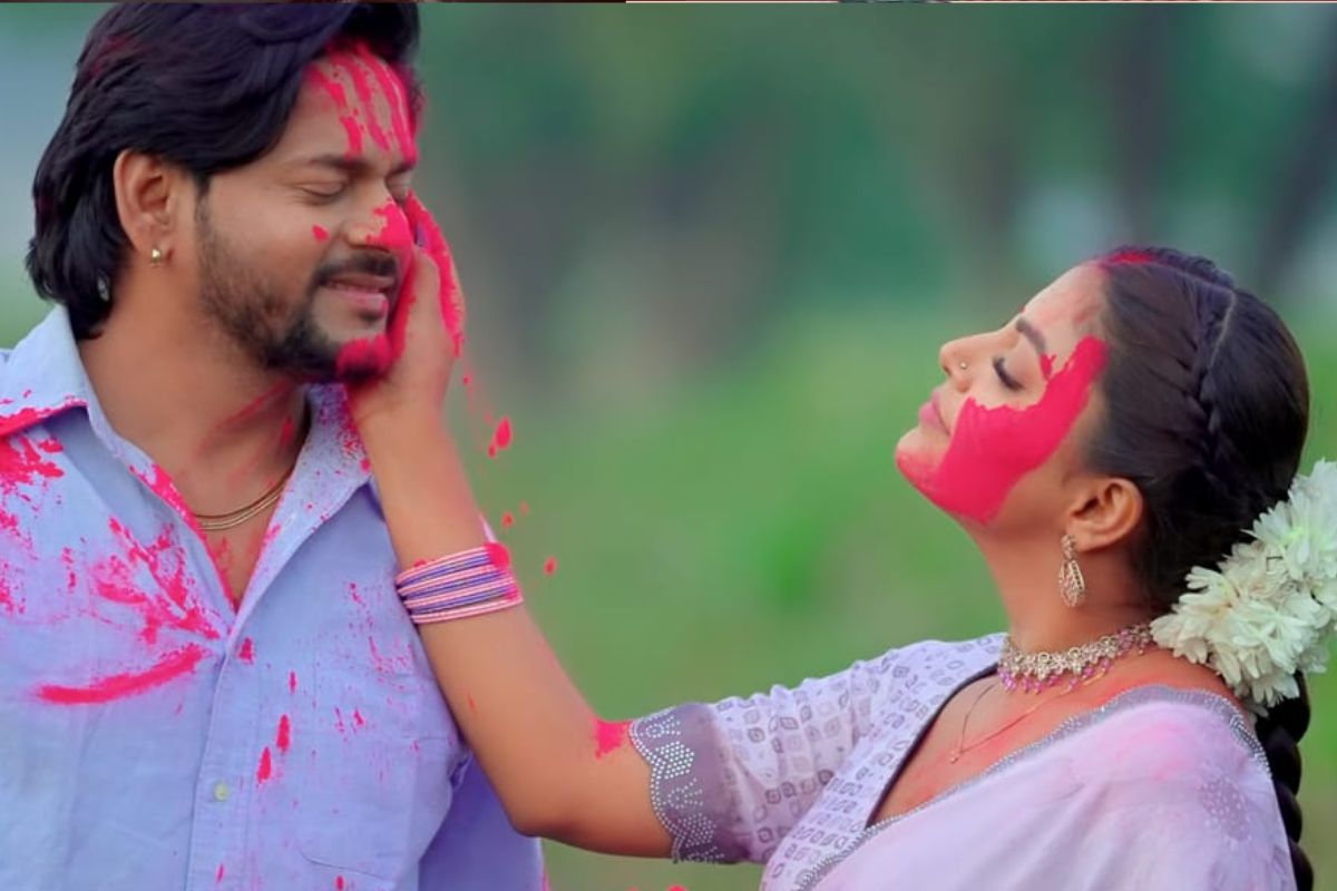 नया गाना 'होली में घरे अइबा की ना' रिलीज, पिया के इंतजार में माही श्रीवास्तव