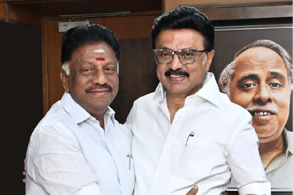 पनीरसेल्वम हुए DMK में शामिल, सीएम स्टालिन का समर्थन जताते AIADMK पर किया तीखा हमला-‘EPS तानाशाही का प्रतीक’