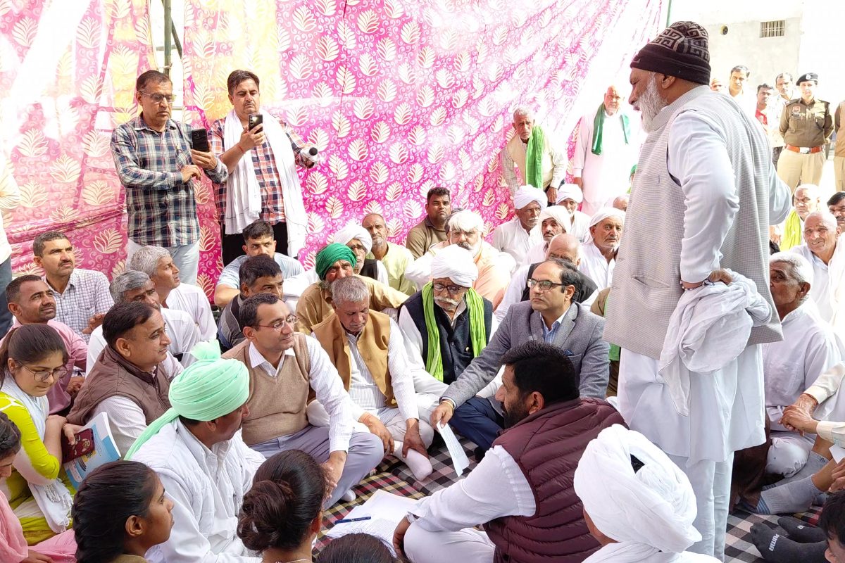 हरियाणाः नर्सिंग छात्राओं ने घेरा विधायक विनोद भयाना का आवास, प्रशासन की फूली सांसे, भागे-भागे पहुंचे डीएसपी और एसडीएम