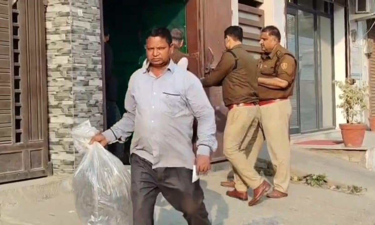 हरियाणा के जगाधरी में पति की हत्या, आरोपी पत्नी प्रेमी संग फरार, वॉशरूम की छत पर मिली लाश