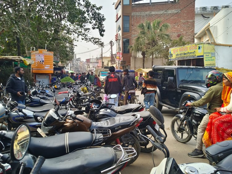 Amethi News: चहुंओर अतिक्रमण, मुख्य मार्गों पर चलना दूभर