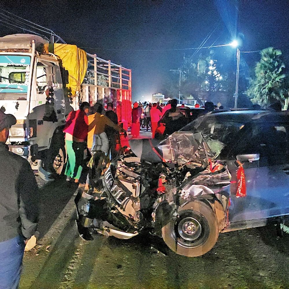 लगातार सड़क हादसों से आक्रोशित ग्रामीणों ने शेखपुरा-चेवाड़ा मार्ग को घंटों किया जाम