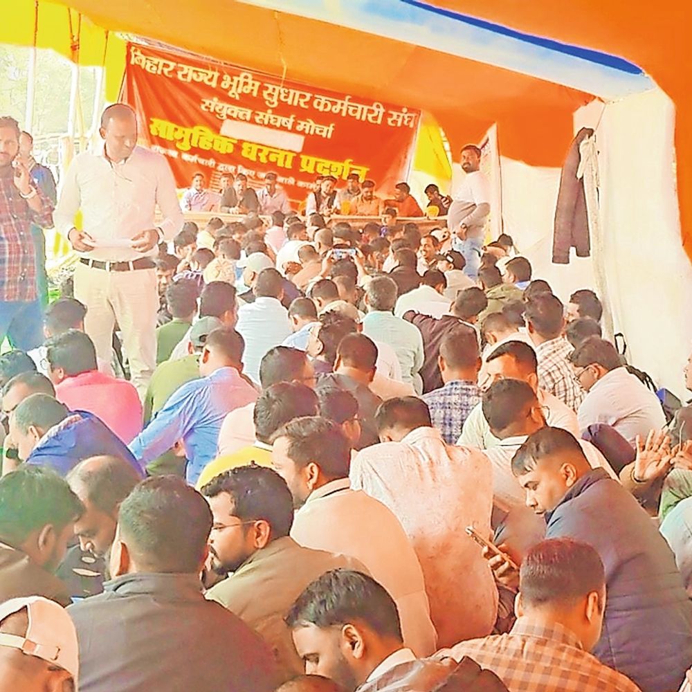 राजस्व कर्मचारियों की हड़ताल जारी