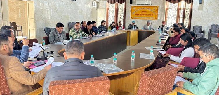 Solan News: बालिकाओं को कॅरिअर काउंसलिंग व एक्सपोजर विजिट करवाने के दिए निर्देश