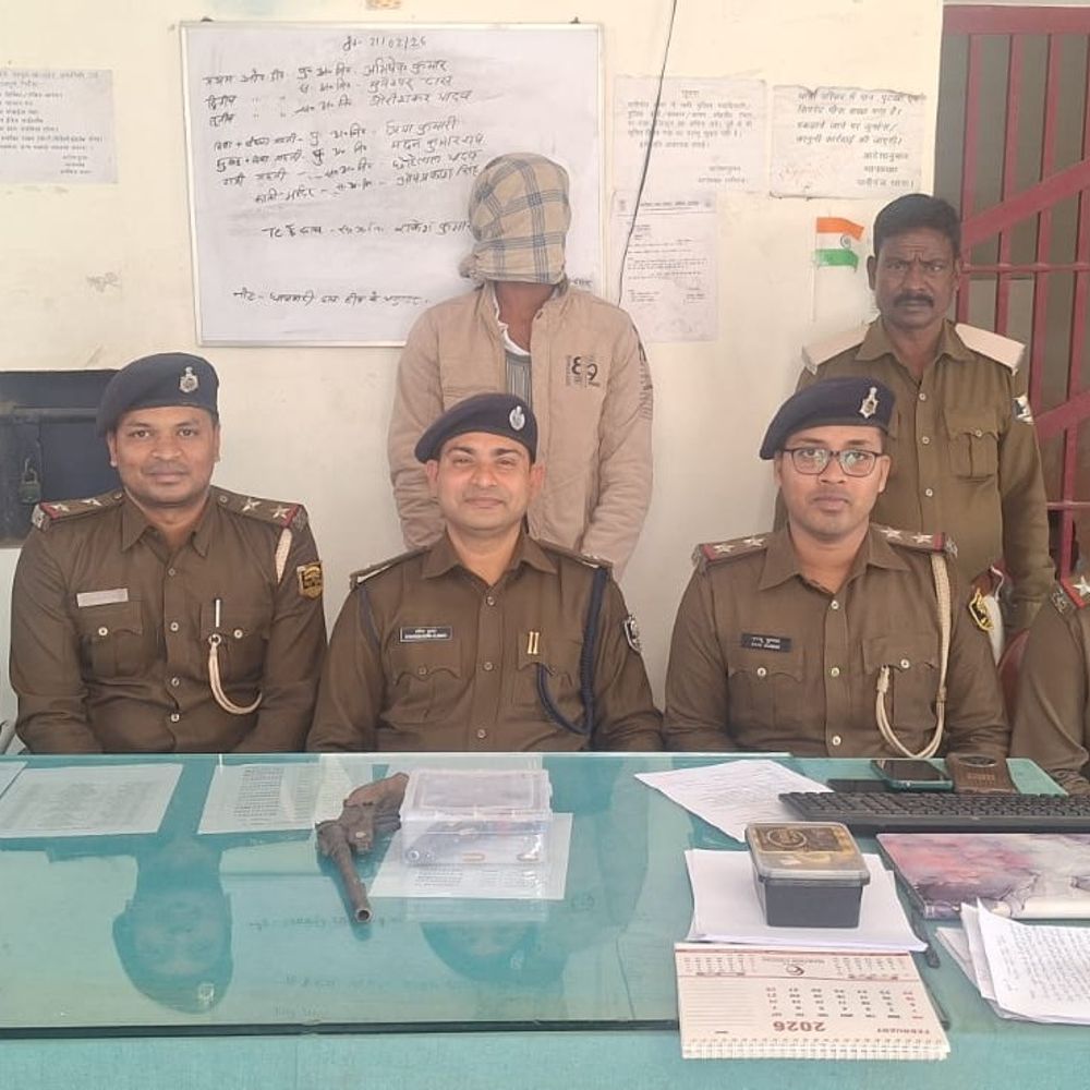 अररिया में बाराती युवक हथियार के साथ पकड़ा गया:लोडेड पिस्टल-कट्टा बरामद, बैरल में जिंदा व मिसफायर कारतूस मिला