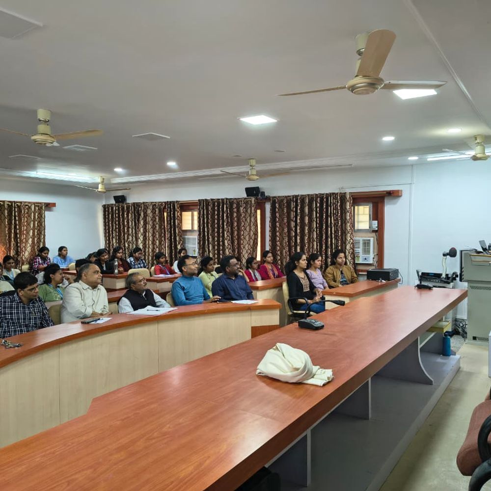 पूर्वांचल विश्वविद्यालय में स्टार्टअप के लेक्चर का आयोजन:मुकुल वेदी ने छात्रों को उद्यमिता, नवाचार के आयाम बताए