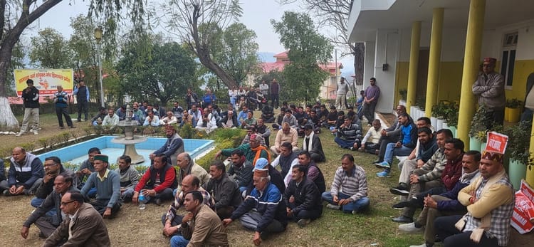 Bilaspur News: बिलासपुर में यूजीसी के इक्विटी विनियमों के विरोध में सवर्ण समाज ने किया प्रदर्शन