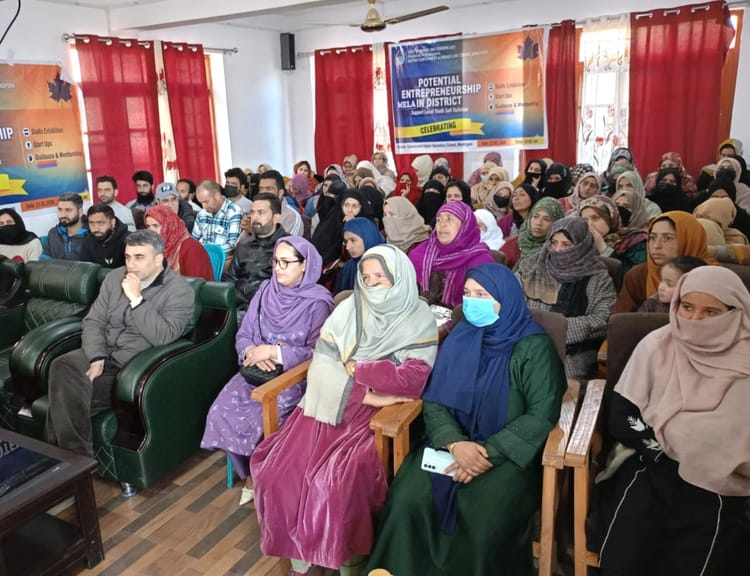 मिशन युवा : एक दिवसीय संभावित उद्यमिता मेला लगाया