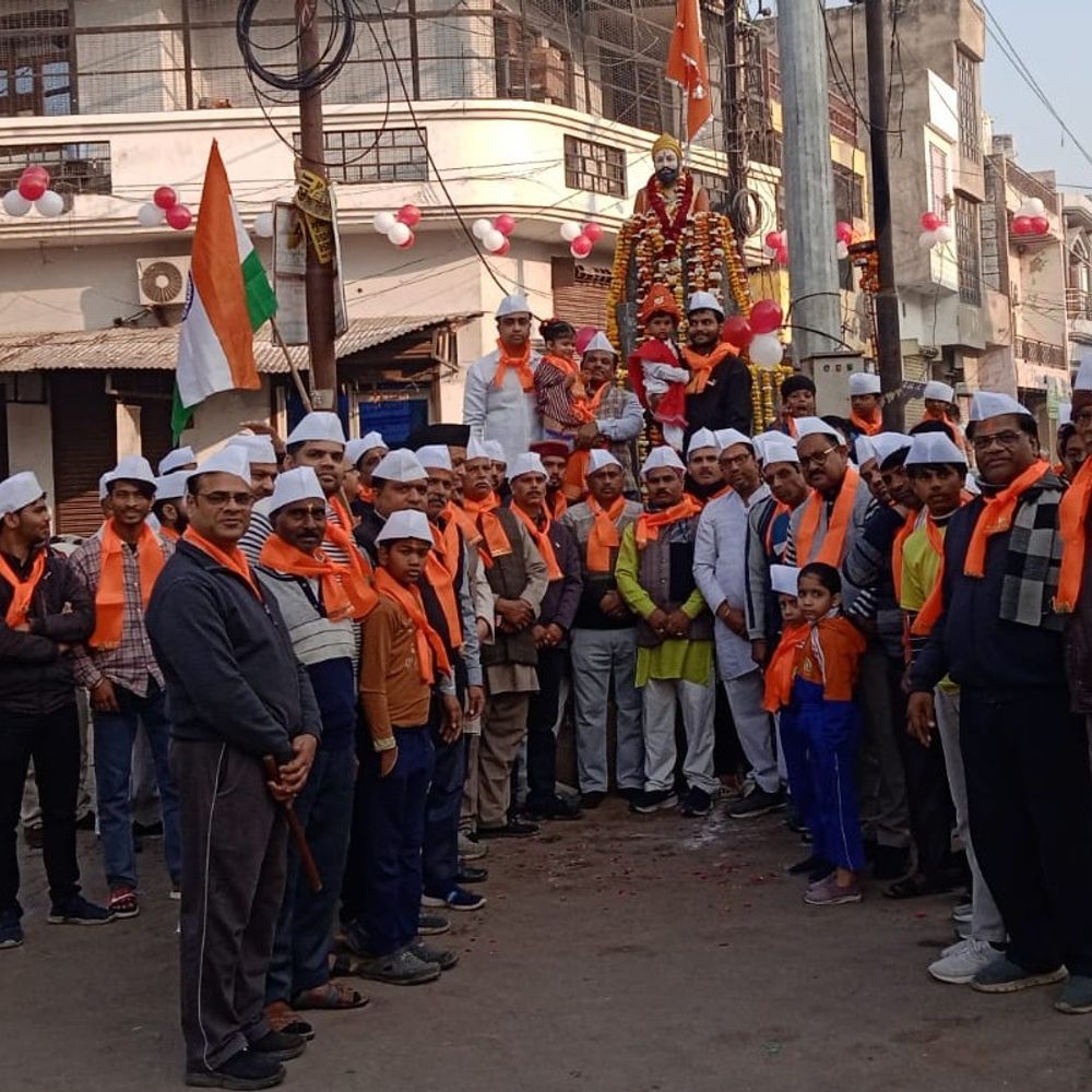 हाथरस में मनाई गई छत्रपति शिवाजी महाराज की जयंती:शहरमें निकली ज्योति रैली, प्रतिमा पर किया माल्यार्पण