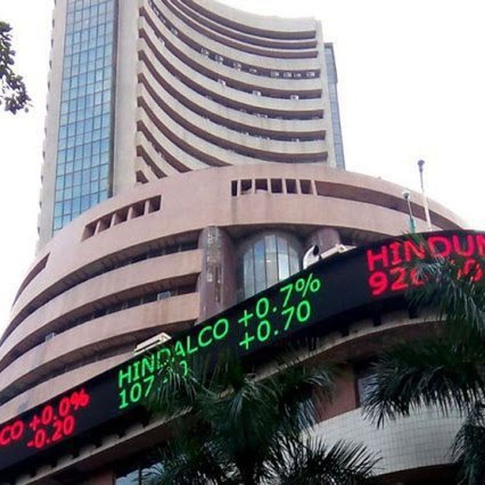 सेंसेक्स में 100 अंक की बढ़त:82,700 पर कारोबार कर रहा, निफ्टी 20 अंक चढ़ा; एनर्जी और IT शेयर्स में खरीदारी