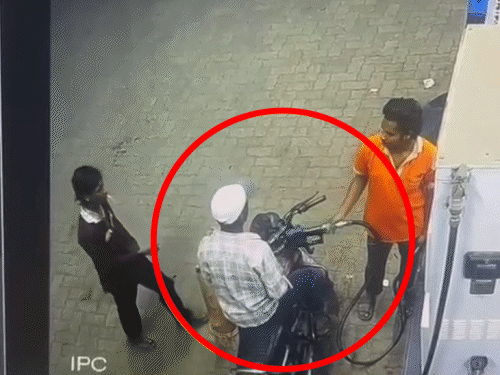 पेट्रोल भरते समय बदमाश ने नोजल पाइप में लगाई आग,VIDEO:रायपुर में बाइक से पंप तक पहुंची लपटें, सिगरेट जलाने से रोकने पर भड़का था