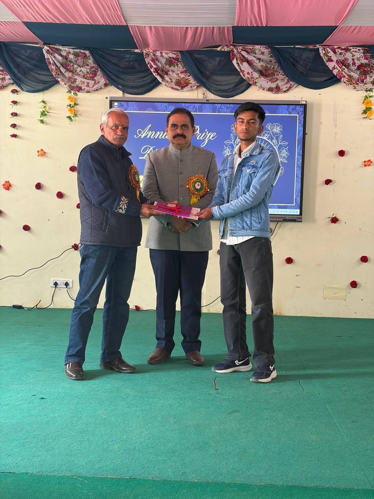 Rampur Bushahar News: डीएवी काॅलेज कोटखाई में सम्मानित किए मेधावी