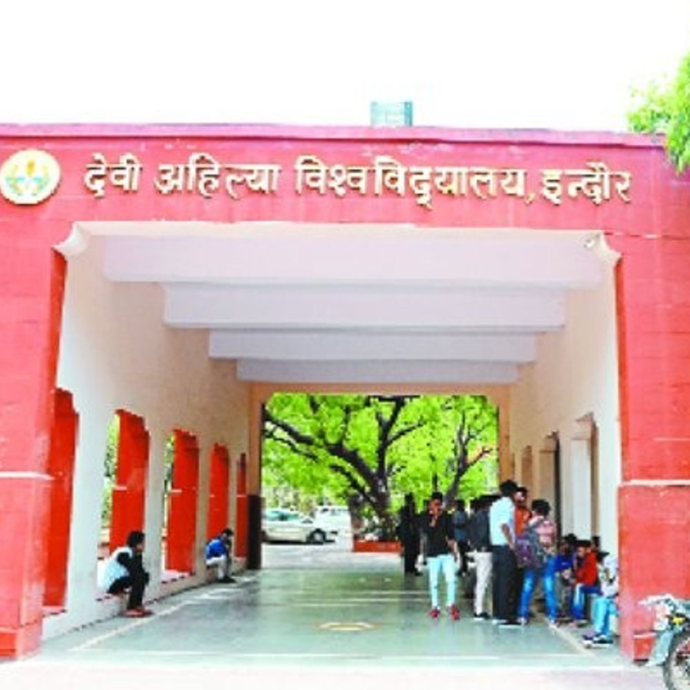 'कॉलेज लाइफ एंजॉय' के नाम पर बॉयफ्रेंड बनाने का दबाव:DAVV गर्ल्स हॉस्टल में 5 छात्राओं की शिकायत; अनुचित गतिविधियों के आरोप में छात्रा निष्कासित