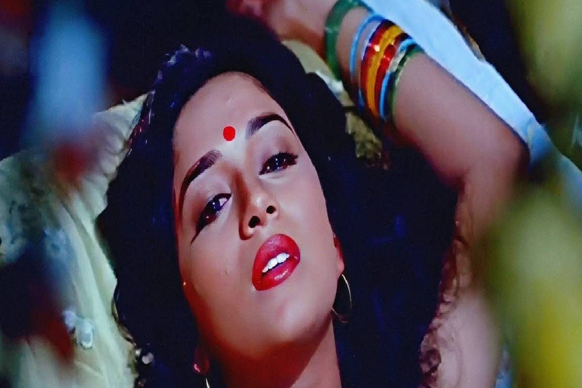 माधुरी दीक्षित का ब्लॉकबस्टर गाना, जिसे आज भी ब्रेकअप के बाद सुनती हैं लड़कियां, एक-एक बोल पर छलक पड़ते हैं आंसू