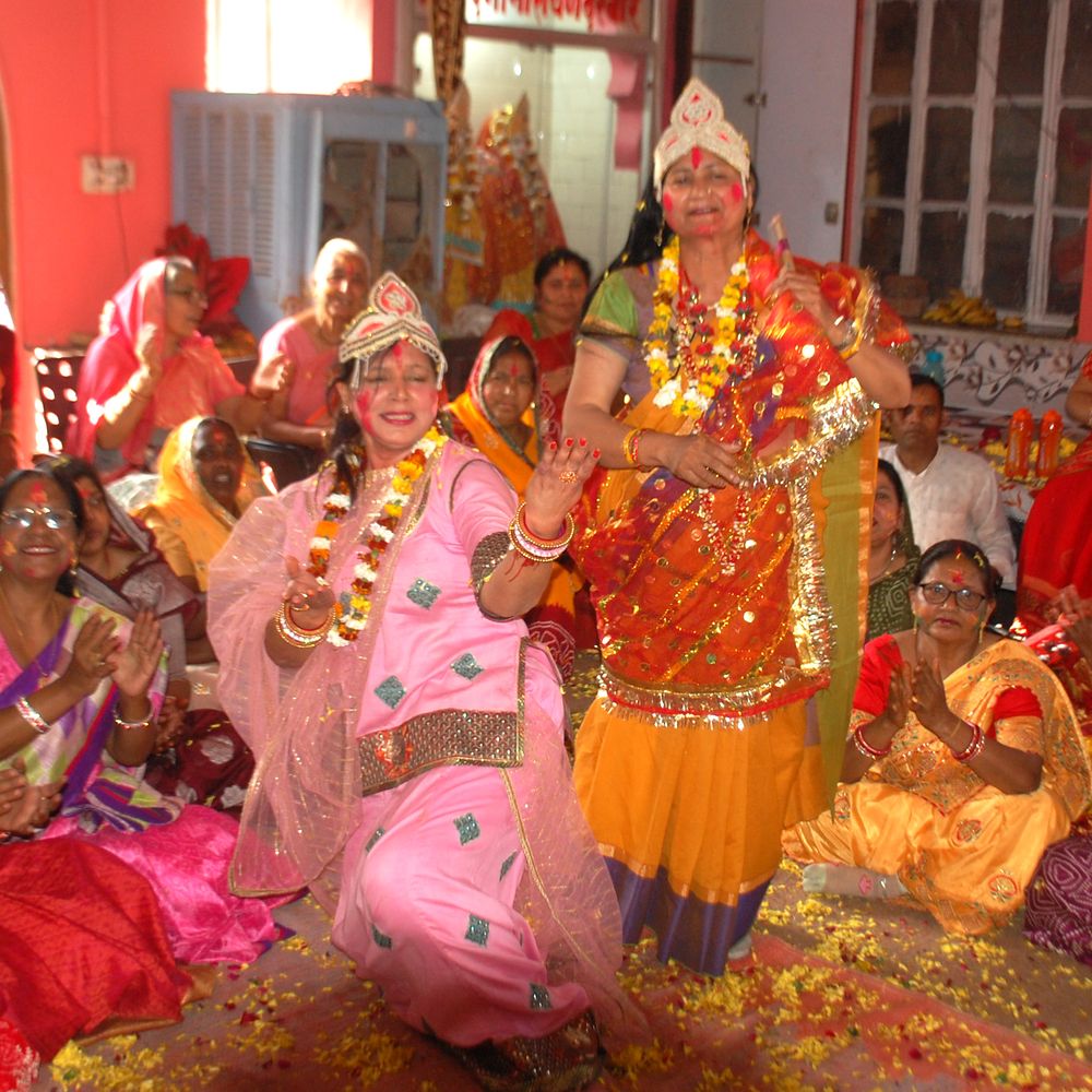 फागोत्सव में होली के गीतों पर किया नृत्य